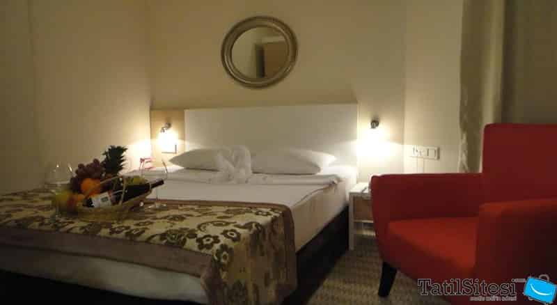 White Boutique Hotel